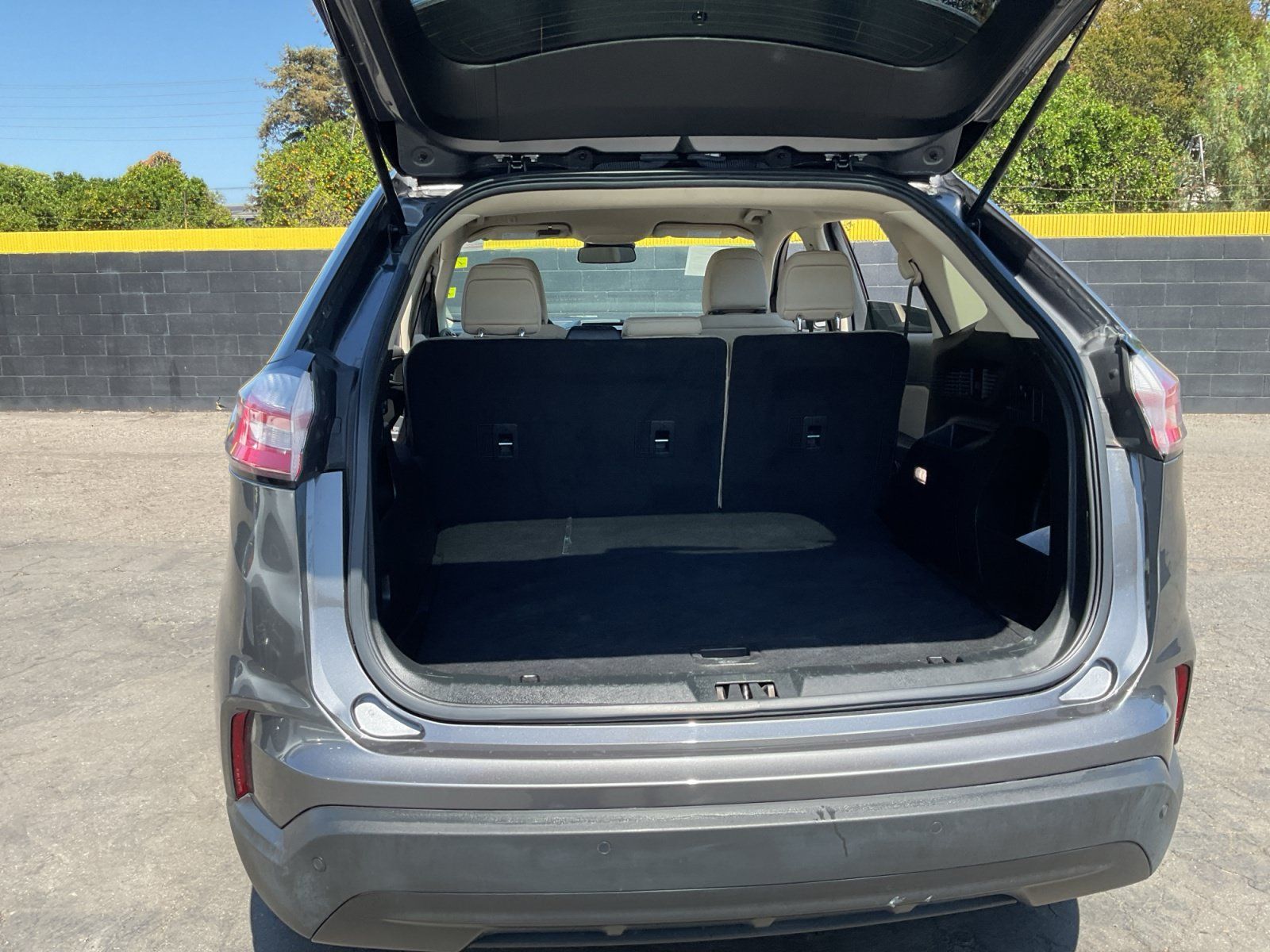 Used 2021 Ford Edge SE FWD image 25