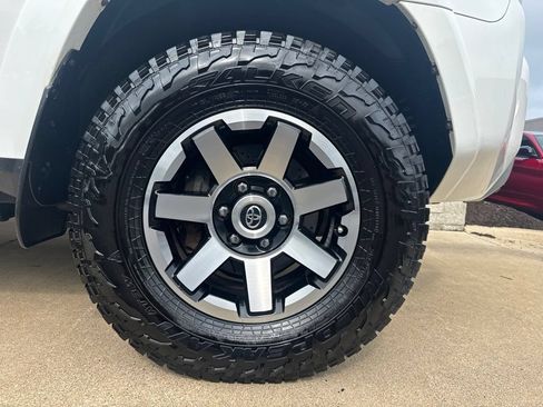 Used 2020 Toyota 4Runner TRD Off-Road Premium w/ Moonroof Package AWD/4WD image 23