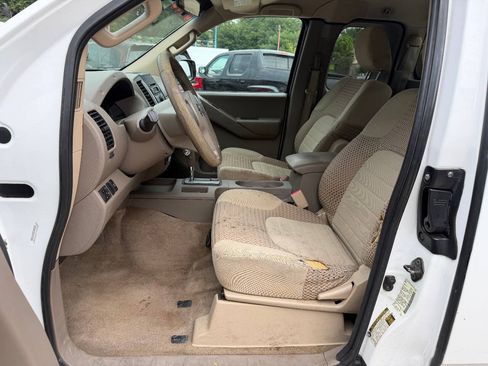 Used 2012 Nissan Frontier SV RWD image 10