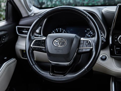 Used 2020 Toyota Highlander Limited image 15