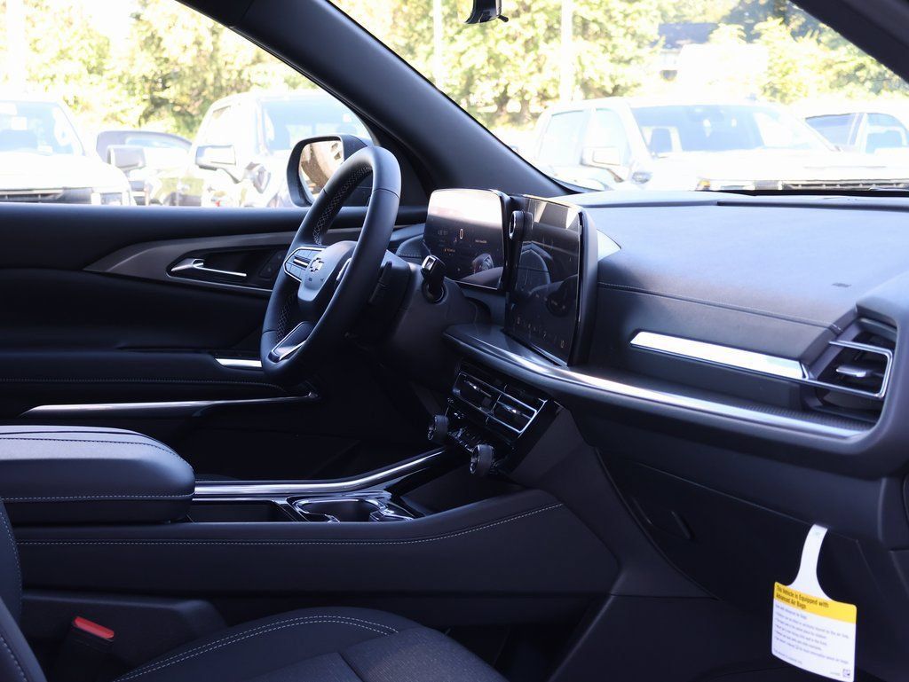 New 2026 Chevrolet Traverse LT w/ Driver Confidence Package FWD image 35