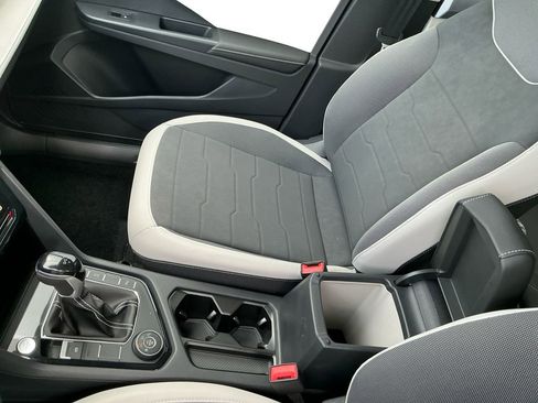 New 2025 Volkswagen Taos SE image 24