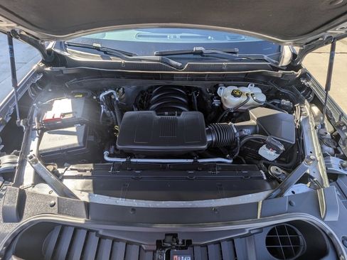 Used 2022 Chevrolet Suburban Z71 w/ Luxury Package image 19