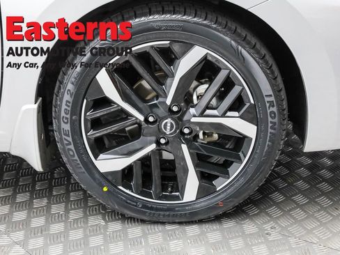 Used 2025 Nissan Versa SR w/ Trunk Package image 30