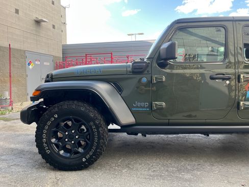 Used 2023 Jeep Wrangler Unlimited AWD/4WD image 9