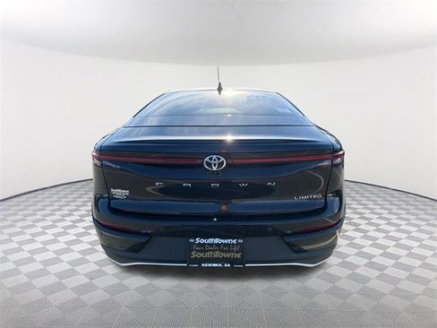 Used 2023 Toyota Crown Limited image 6