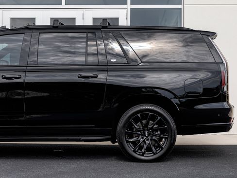 Used 2024 Cadillac Escalade ESV Sport w/ LPO, ONYX Package AWD/4WD image 6