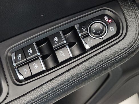 Used 2018 Porsche Macan image 19