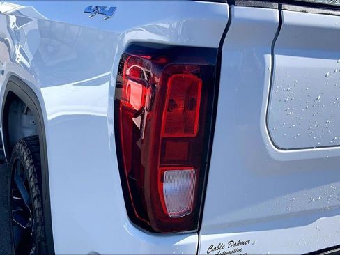 Used 2022 GMC Sierra 1500 SLE image 27