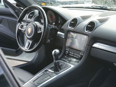 Used 2018 Porsche 718 Cayman Base image 17