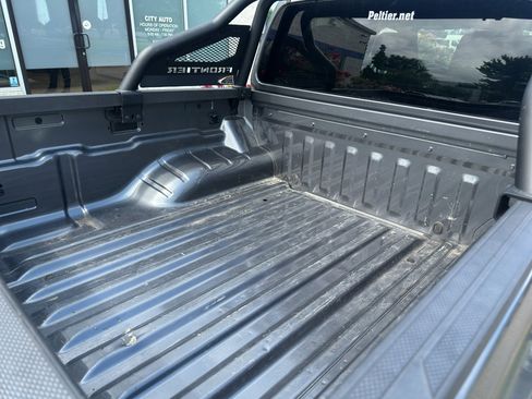 Used 2023 Nissan Frontier SV w/ Midnight Edition Package RWD image 15