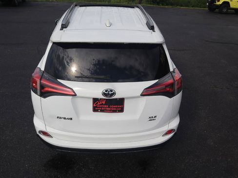 Used 2017 Toyota RAV4 XLE AWD/4WD image 13