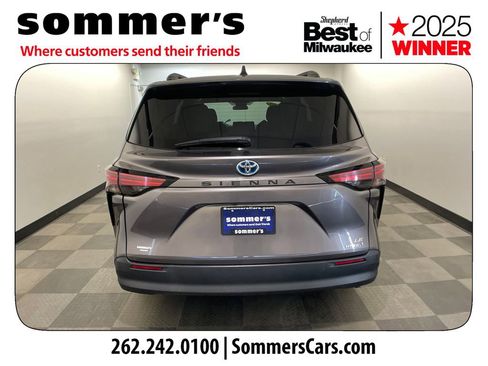 Used 2021 Toyota Sienna LE image 4