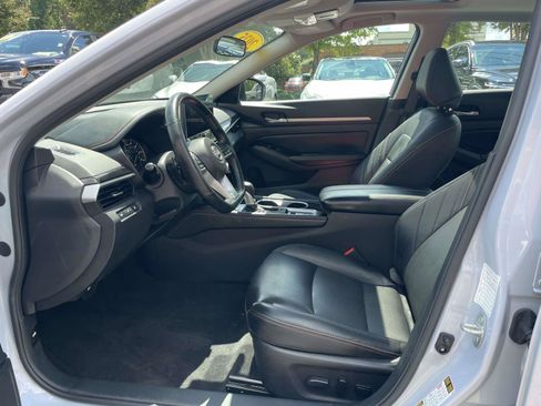 Used 2025 Nissan Altima 2.5 SR w/ SR Premium Package AWD/4WD image 4