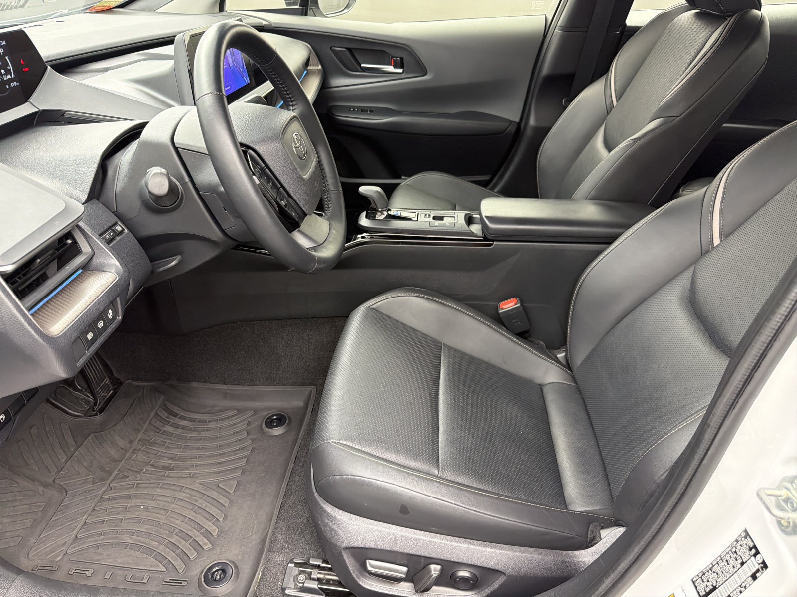 Certified 2025 Toyota Prius XLE FWD image 8