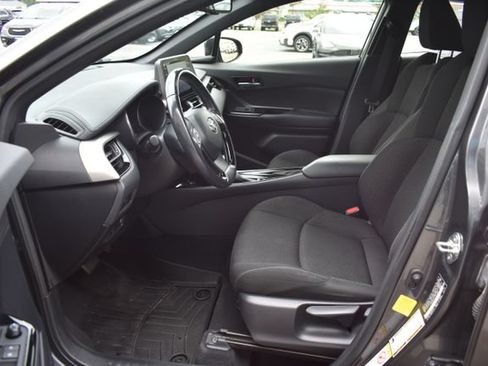 Used 2019 Toyota C-HR XLE FWD image 16