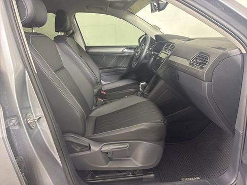 Certified 2024 Volkswagen Tiguan SE image 4