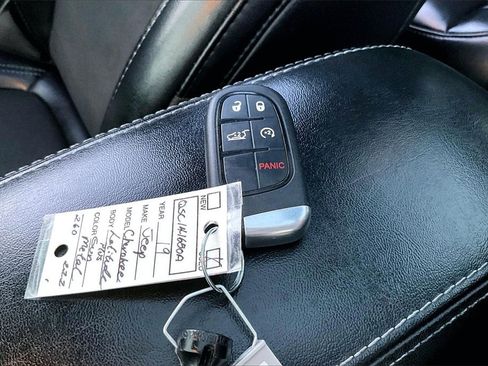 Used 2019 Jeep Cherokee Latitude Plus w/ Comfort/Convenience Group image 11