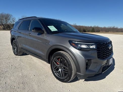 Used 2025 Ford Explorer ST-Line w/ ST-Line Street Pack image 8