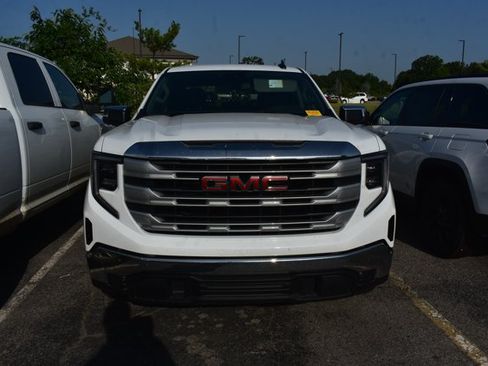 Used 2024 GMC Sierra 1500 SLE RWD image 2