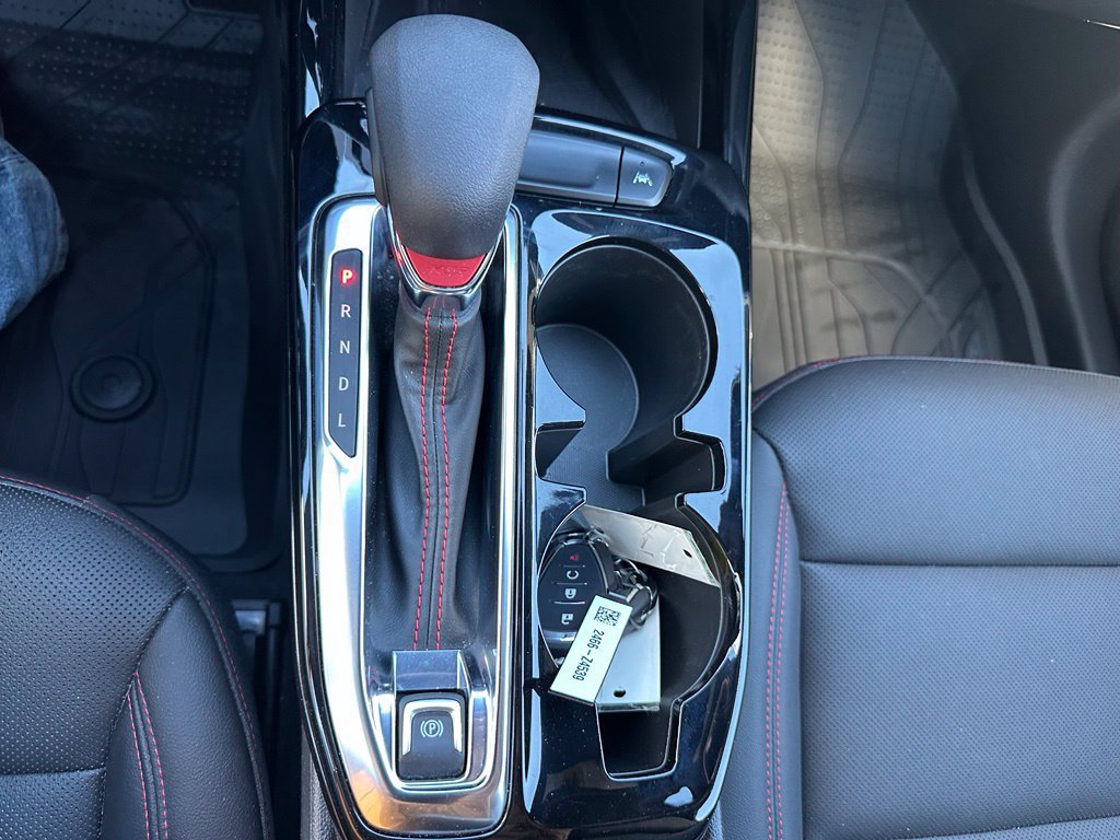 Used 2024 Chevrolet Trax RS w/ Sunroof Package FWD image 16