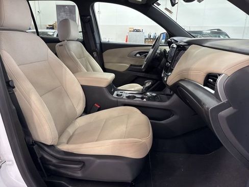Used 2023 Chevrolet Traverse LS image 24
