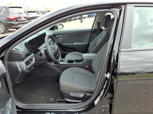 Used 2025 Kia K4 FWD image 4