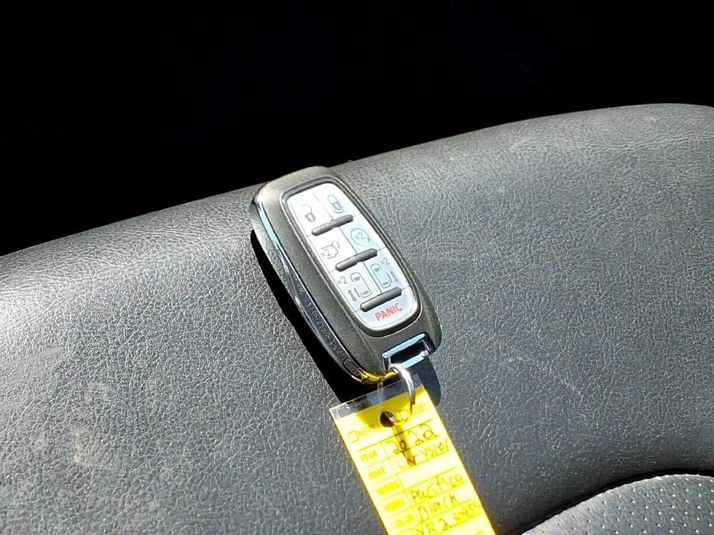 Used 2022 Chrysler Pacifica Touring-L w/ S Appearance Package FWD image 23