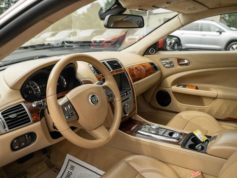 Used 2010 Jaguar XK Coupe RWD image 6