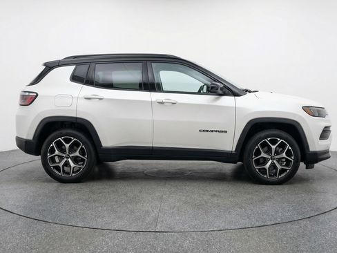 Used 2025 Jeep Compass Limited AWD/4WD image 11