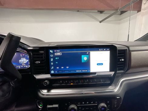 Used 2024 Chevrolet Silverado 2500 High Country w/ Technology Package image 13