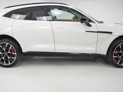 Used 2021 Aston Martin DBX image 9