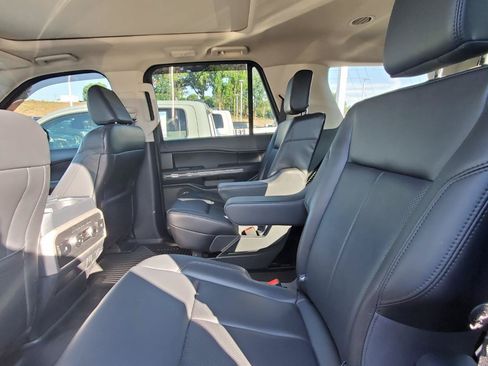 Used 2024 Ford Expedition XLT AWD/4WD image 5