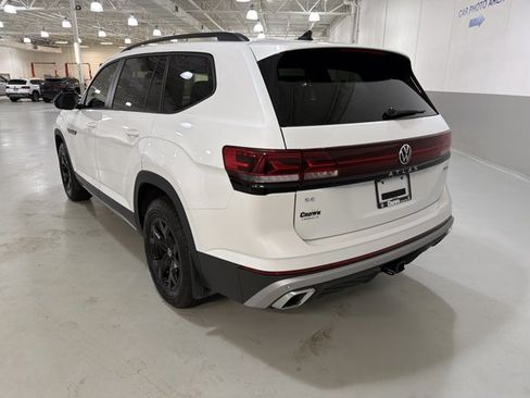 Certified 2026 Volkswagen Atlas Peak Edition AWD/4WD image 6