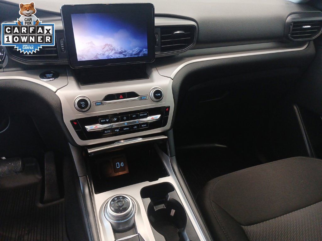 Used 2024 Ford Explorer XLT AWD/4WD image 3