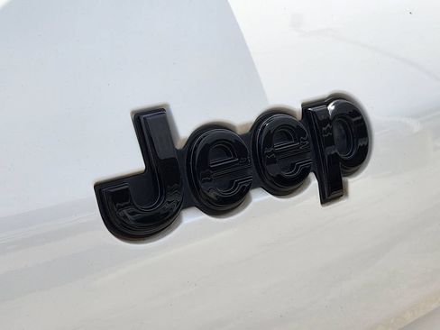 Used 2021 Jeep Grand Cherokee L Laredo RWD image 12