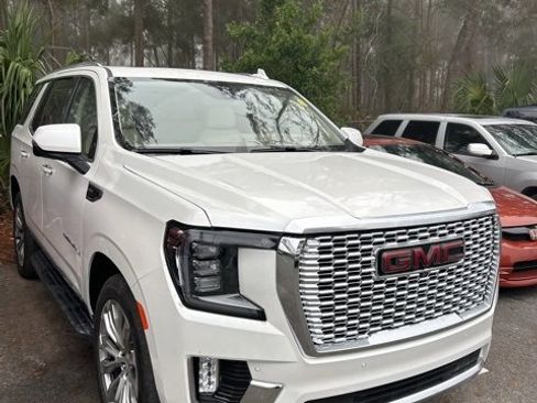 Used 2021 GMC Yukon Denali w/ LPO, Illumination Package image 2