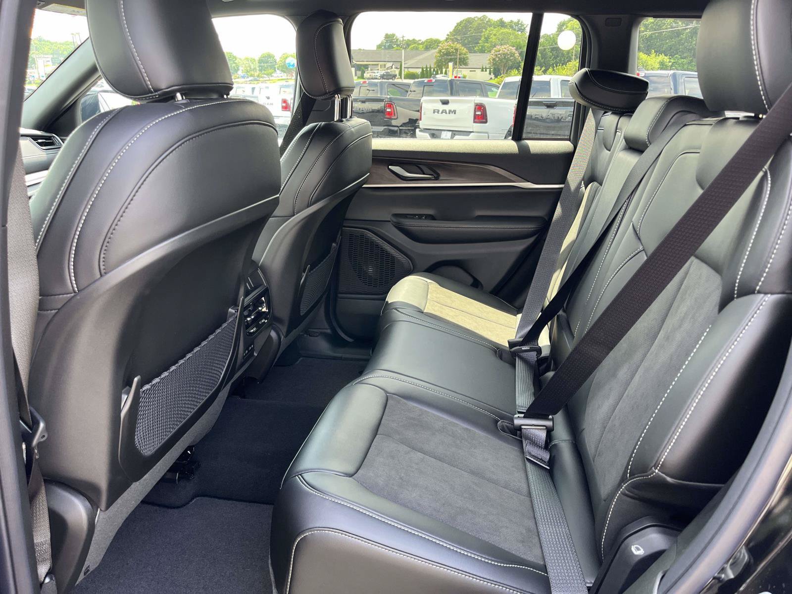 New 2026 Jeep Grand Cherokee Altitude AWD/4WD image 7