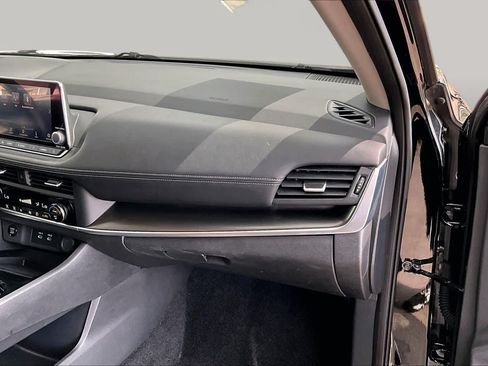 Certified 2025 Nissan Rogue SV AWD/4WD image 18