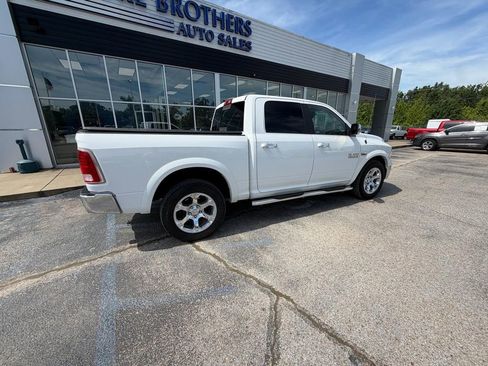 Used 2018 RAM 1500 Laramie w/ Convenience Group AWD/4WD image 4