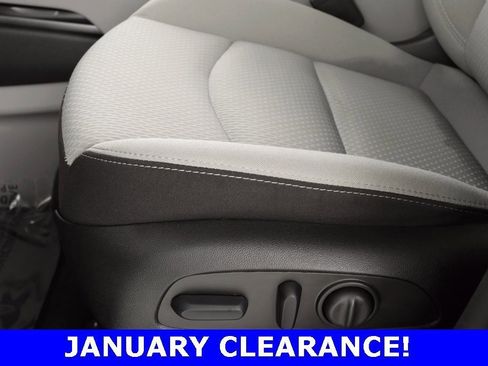 Used 2023 GMC Terrain SLE w/ Driver Convenience Package image 20