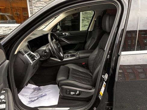 Used 2024 BMW X7 xDrive40i w/ Premium Package AWD/4WD image 12