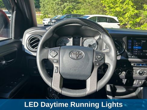 Used 2017 Toyota Tacoma TRD Off-Road AWD/4WD image 18