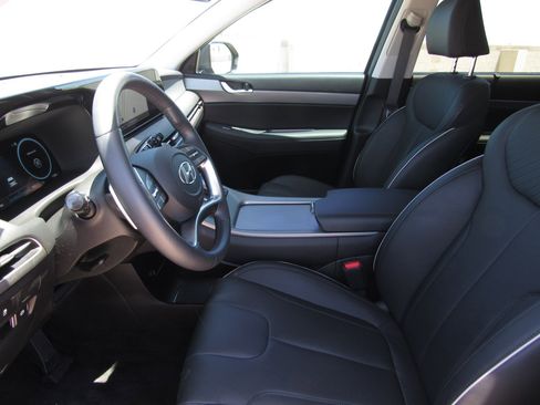 Used 2025 Hyundai Palisade SEL FWD image 16