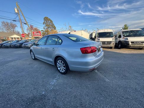 Used 2011 Volkswagen Jetta SE image 35