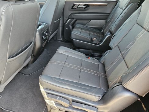 New 2026 Chevrolet Suburban High Country AWD/4WD image 20