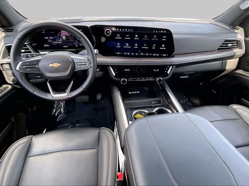 Used 2025 Chevrolet Suburban Premier RWD image 15