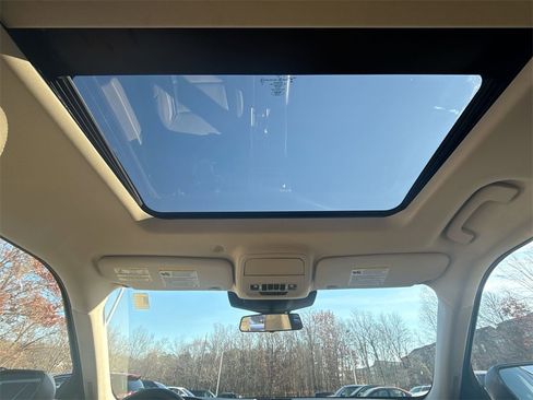 Used 2021 Ford Explorer XLT w/ Equipment Group 202A image 16