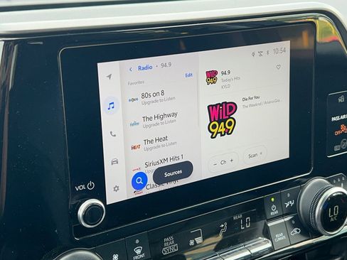 Used 2024 Toyota Highlander XLE image 26