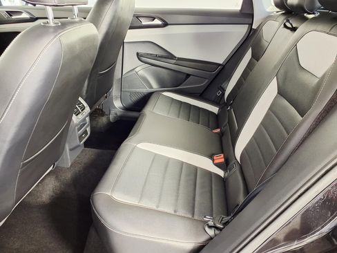 Used 2023 Volkswagen Taos SEL image 10